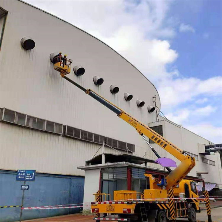 承德双滦高空作业车出租服务：专业广告牌安装解决方案