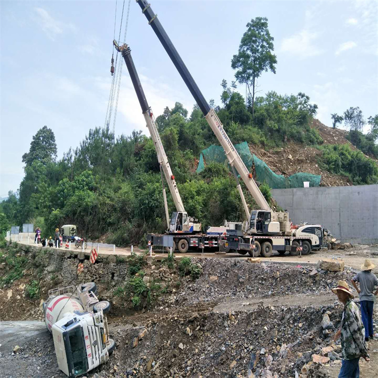 承德双滦汽车掉沟里叫吊车救援要多少钱